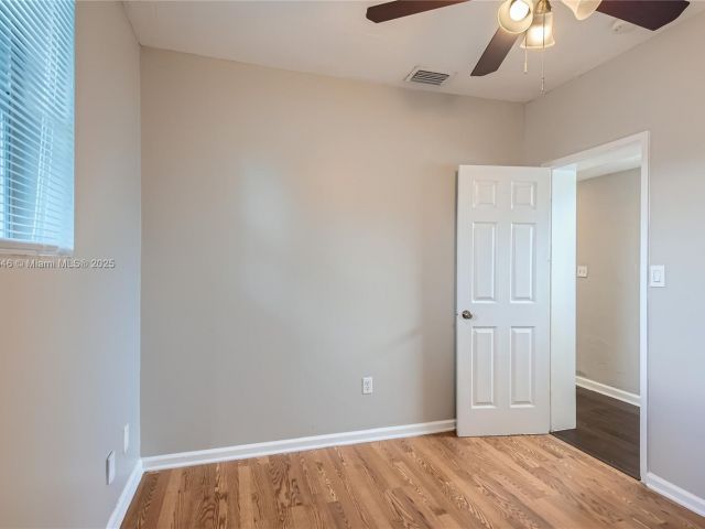 Продажа дома по адресу 6437 Custer St - фото 5950562