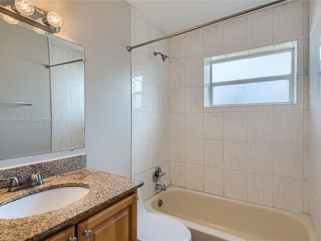 Продажа дома по адресу 6437 Custer St - фото 5950564