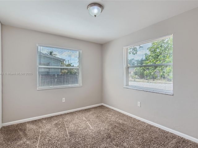 Продажа дома по адресу 6437 Custer St - фото 5950566