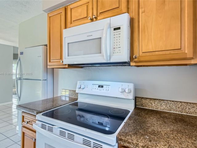 Продажа дома по адресу 6437 Custer St - фото 5950570