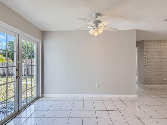 Продажа дома по адресу 6437 Custer St - фото 5950572