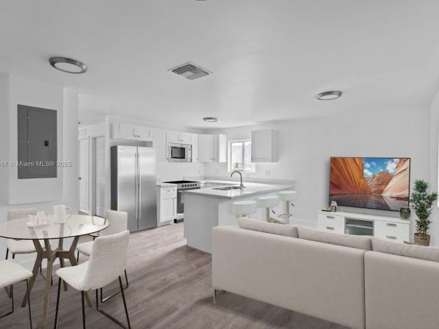 Продажа дома по адресу 2778 NW 44th St - фото 5946696