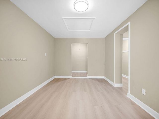 Продажа дома по адресу 12135 NE 10th Ave - фото 5944897