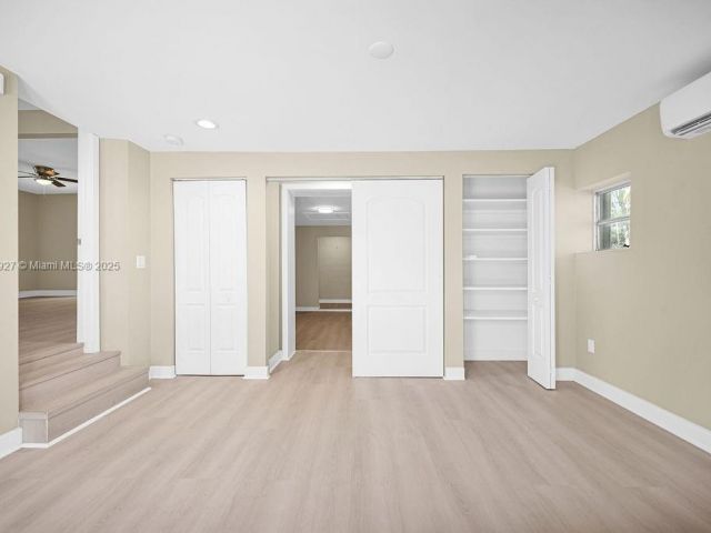 Продажа дома по адресу 12135 NE 10th Ave - фото 5944899