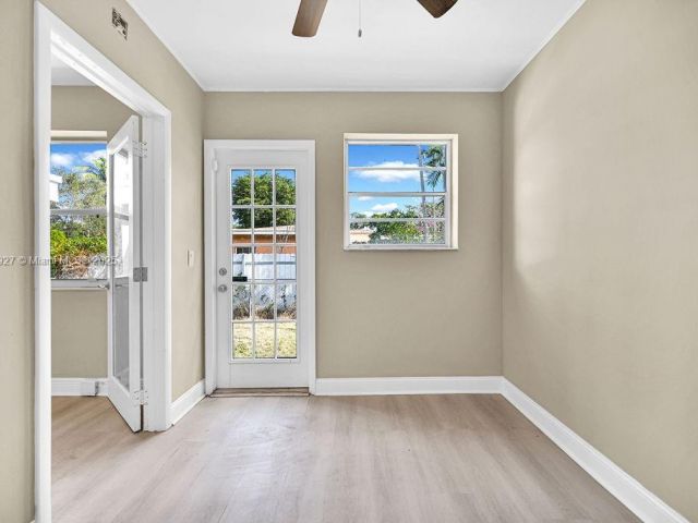 Продажа дома по адресу 12135 NE 10th Ave - фото 5944901