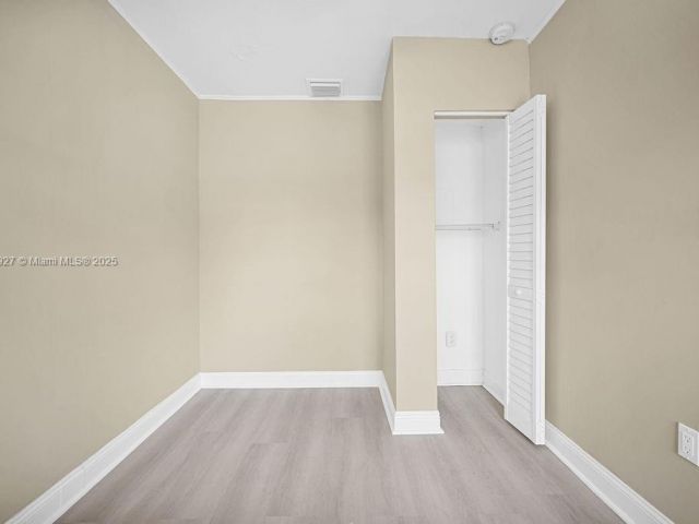 Продажа дома по адресу 12135 NE 10th Ave - фото 5944902