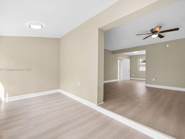 Продажа дома по адресу 12135 NE 10th Ave - фото 5944909