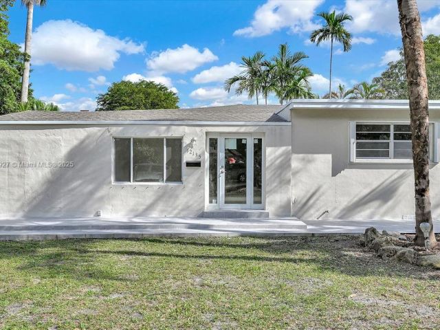 Продажа дома по адресу 12135 NE 10th Ave - фото 5944910