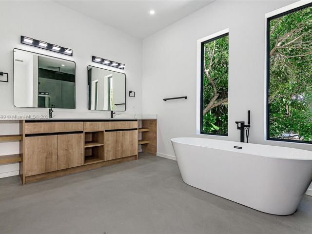 Продажа дома по адресу 2730 SW 17th Ave - фото 5998592