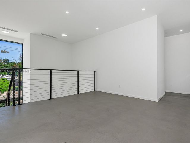 Продажа дома по адресу 2730 SW 17th Ave - фото 5998594