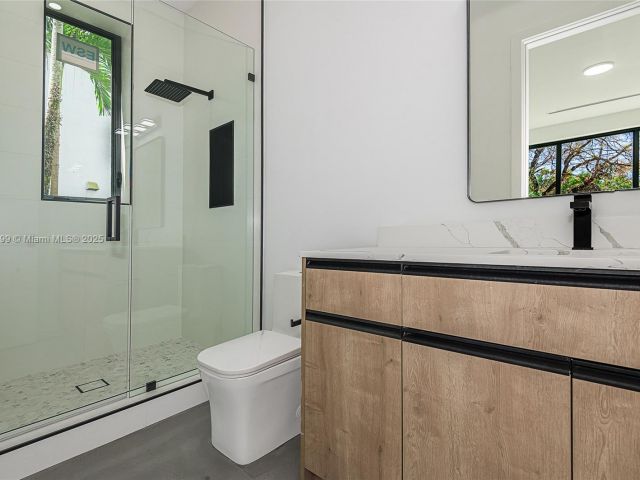 Продажа дома по адресу 2730 SW 17th Ave - фото 5998595