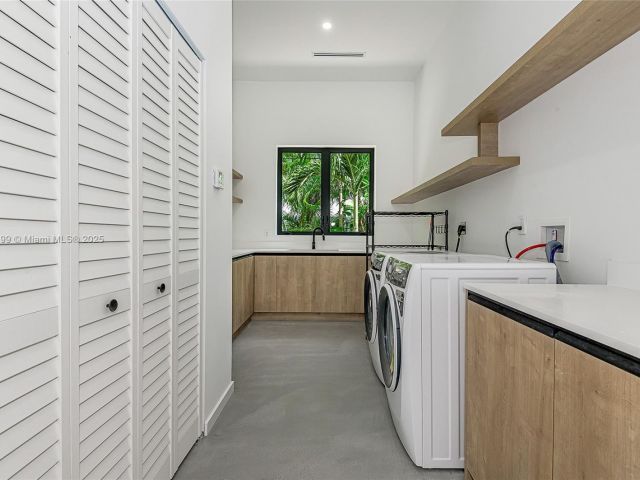 Продажа дома по адресу 2730 SW 17th Ave - фото 5998596