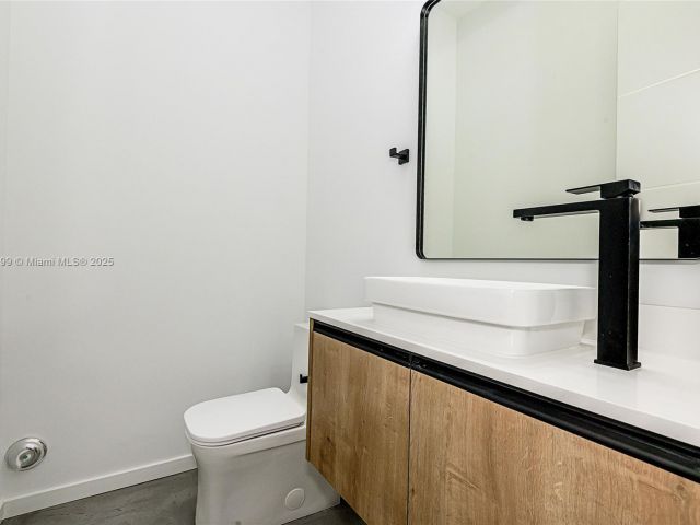 Продажа дома по адресу 2730 SW 17th Ave - фото 5998597