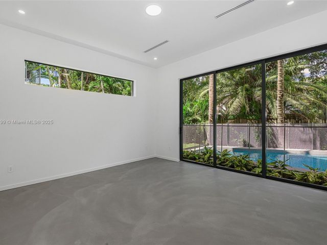 Продажа дома по адресу 2730 SW 17th Ave - фото 5998598