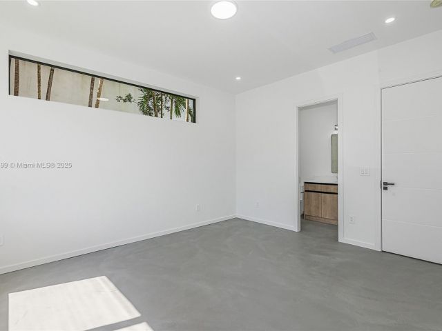 Продажа дома по адресу 2730 SW 17th Ave - фото 5998599