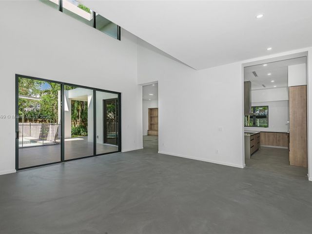 Продажа дома по адресу 2730 SW 17th Ave - фото 5998603