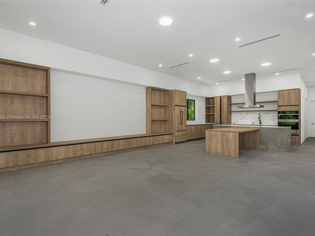 Продажа дома по адресу 2730 SW 17th Ave - фото 5998604