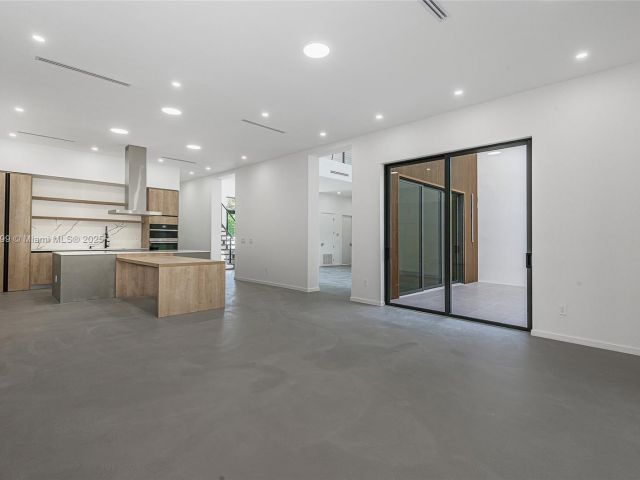 Продажа дома по адресу 2730 SW 17th Ave - фото 5998605