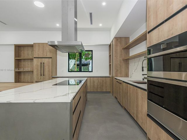 Продажа дома по адресу 2730 SW 17th Ave - фото 5998607