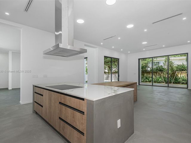 Продажа дома по адресу 2730 SW 17th Ave - фото 5998608