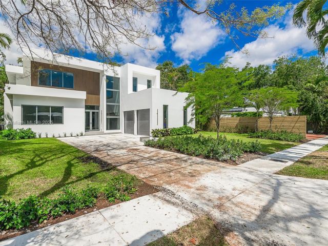 Продажа дома по адресу 2730 SW 17th Ave - фото 5998610