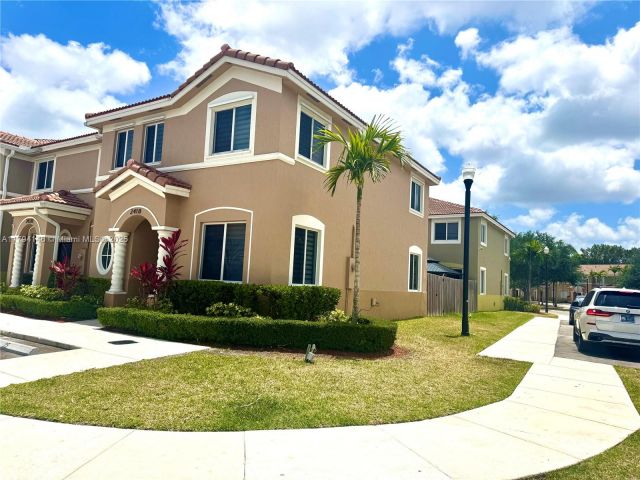 Дом в аренду по адресу 2418 SE 10th Ct - фото 5975106