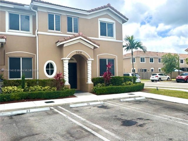 Дом в аренду по адресу 2418 SE 10th Ct - фото 5975107