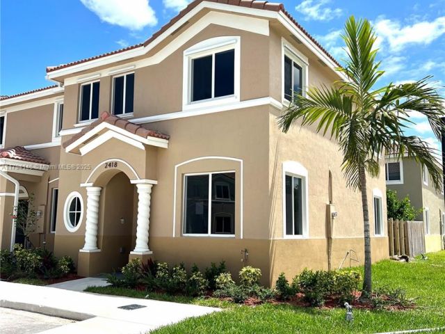 Дом в аренду по адресу 2418 SE 10th Ct - фото 5975108