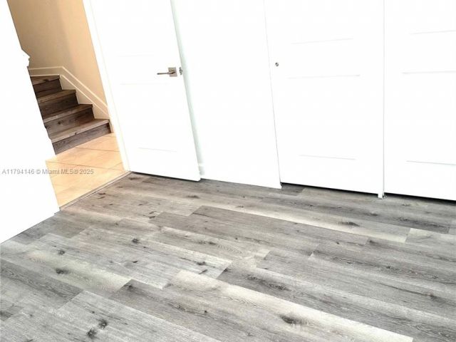 Дом в аренду по адресу 2418 SE 10th Ct - фото 5975114