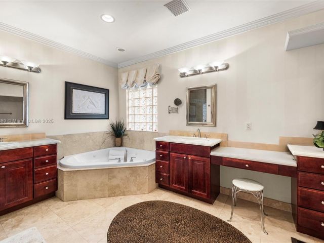 Продажа дома по адресу 2709 NE 16th St - фото 5951353