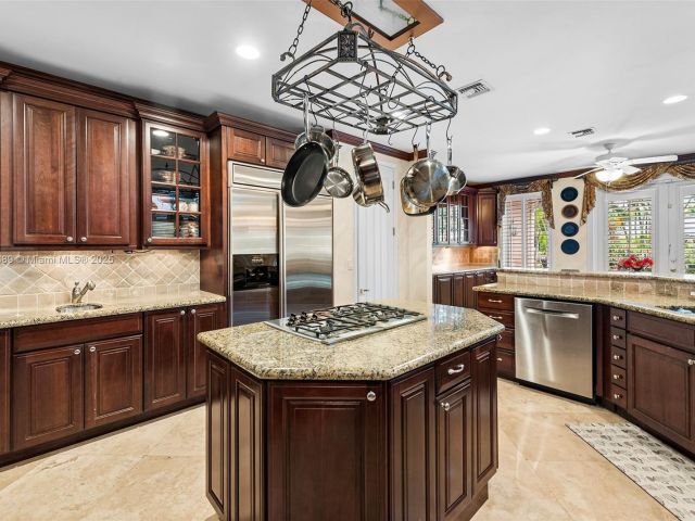 Продажа дома по адресу 2709 NE 16th St - фото 5951356