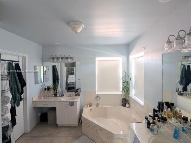 Продажа дома по адресу 7683 NW 19th St - фото 5959590