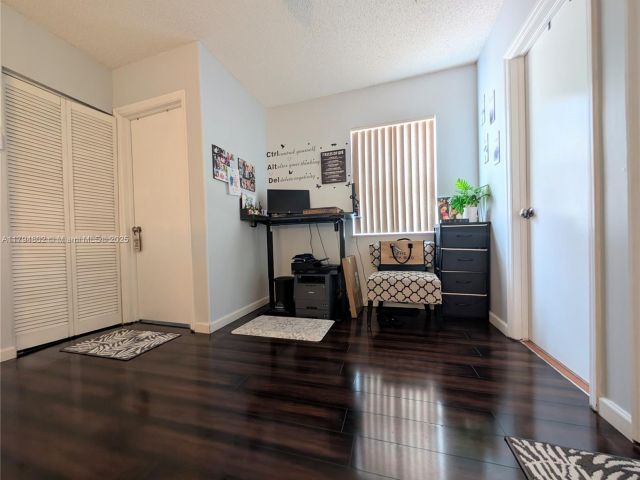 Продажа дома по адресу 7683 NW 19th St - фото 5959593