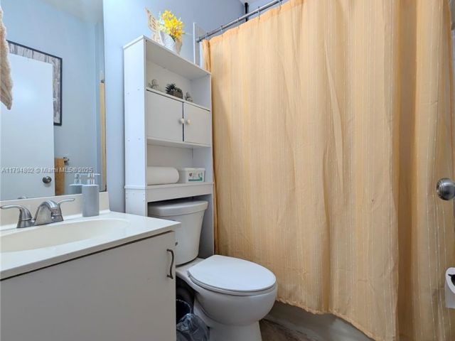 Продажа дома по адресу 7683 NW 19th St - фото 5959595