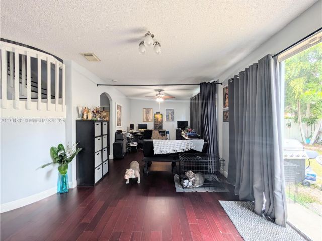 Продажа дома по адресу 7683 NW 19th St - фото 5959599