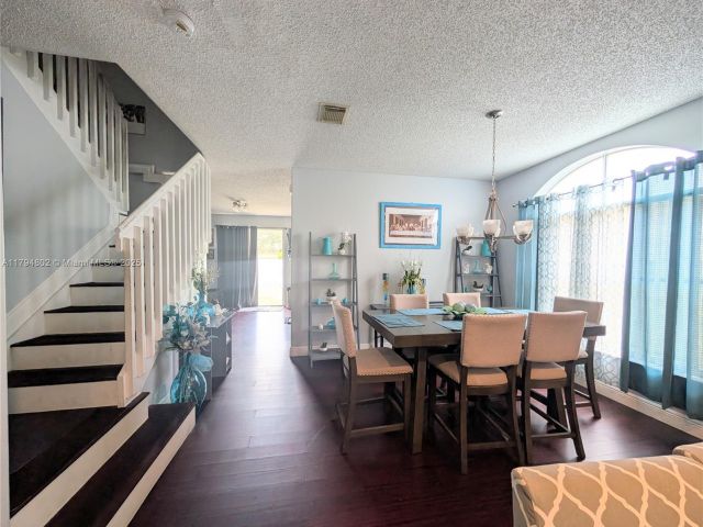 Продажа дома по адресу 7683 NW 19th St - фото 5959602