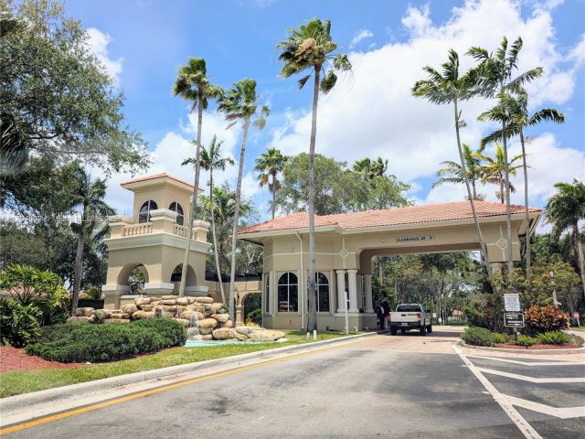 Продажа дома по адресу 7683 NW 19th St - фото 5959605