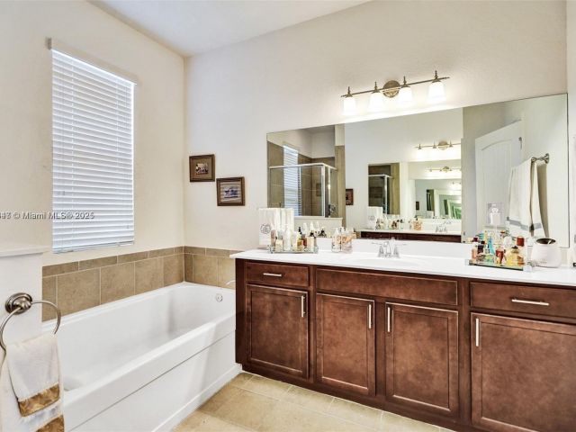 Продажа дома по адресу 4190 NE 20th St - фото 5986850