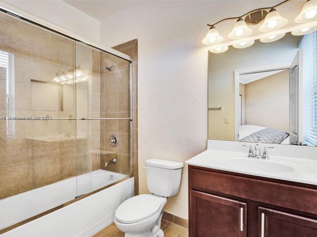 Продажа дома по адресу 4190 NE 20th St - фото 5986851