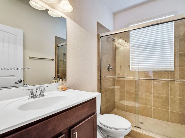 Продажа дома по адресу 4190 NE 20th St - фото 5986852