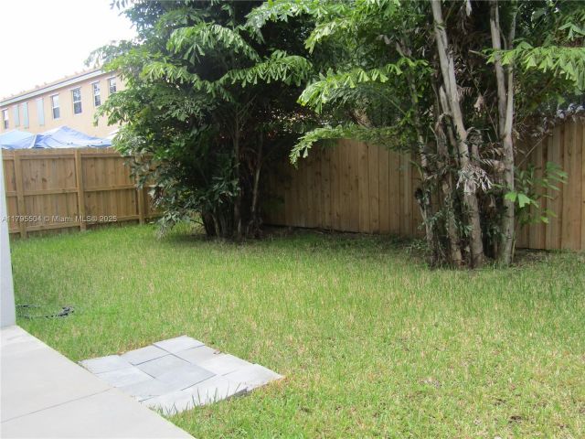 Дом в аренду по адресу 1414 SE 26th Ter - фото 5952147