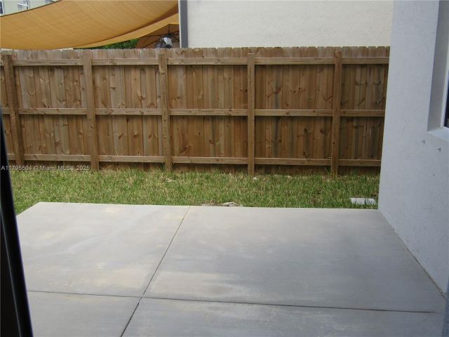 Дом в аренду по адресу 1414 SE 26th Ter - фото 5952148