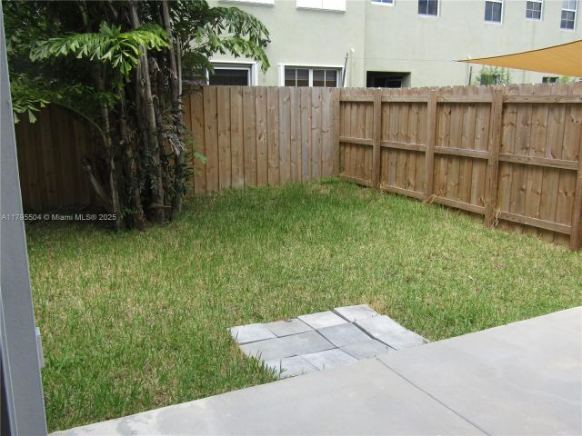 Дом в аренду по адресу 1414 SE 26th Ter - фото 5952149