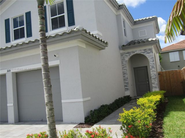 Дом в аренду по адресу 1414 SE 26th Ter - фото 5952155