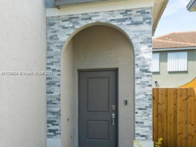 Дом в аренду по адресу 1414 SE 26th Ter - фото 5952164