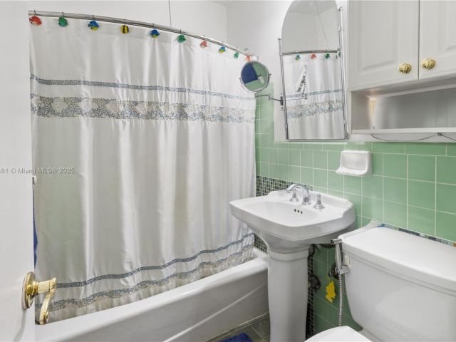 Продажа дома по адресу 5644 SW 69th Ave - фото 5952557