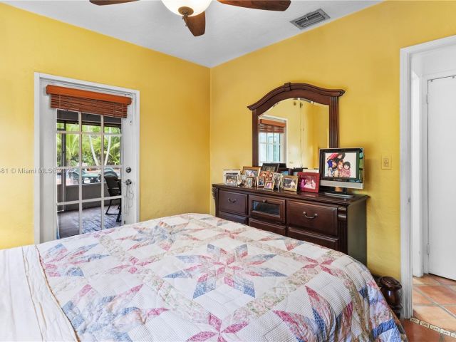 Продажа дома по адресу 5644 SW 69th Ave - фото 5952558