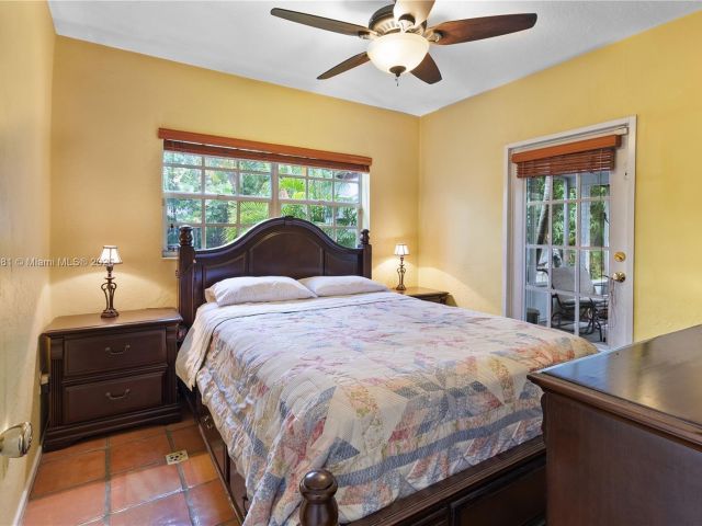 Продажа дома по адресу 5644 SW 69th Ave - фото 5952559