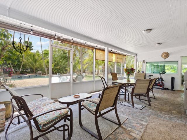 Продажа дома по адресу 5644 SW 69th Ave - фото 5952561