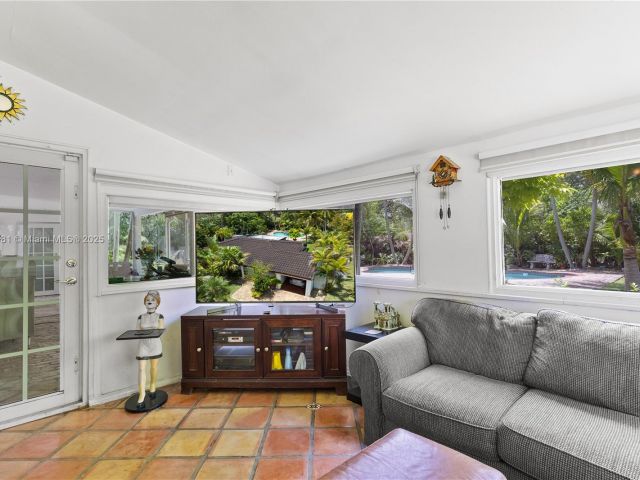 Продажа дома по адресу 5644 SW 69th Ave - фото 5952563